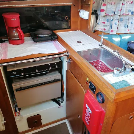 Super Bateau Botel